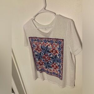 Gloria Vanderbilt white short sleeve shirt with quilt design in size Medium